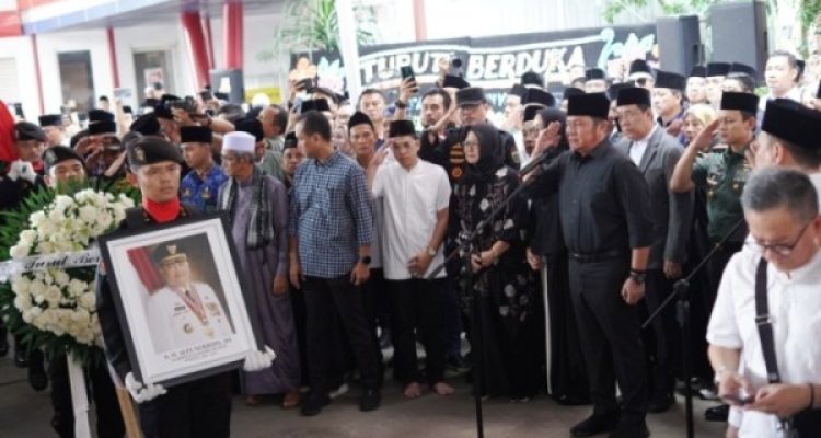 Gubernur Sumsel, Herman Deru, memimpin upacara pelepasan secara kedinasan untuk almarhum H. Alex Noerdin, Gubernur Sumsel periode 2008-2018, pada hari Kamis, tanggal 26 Februari 2026. (MUSINEWS.ID/HAIRUDIN)