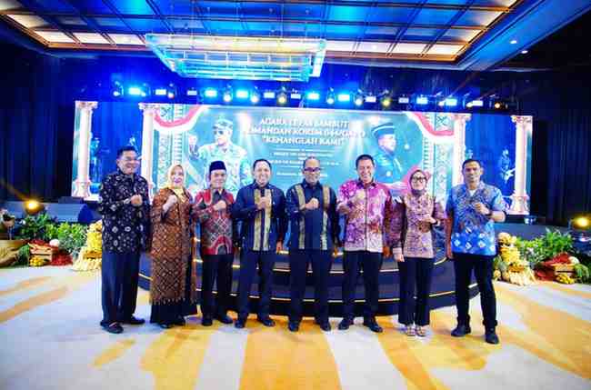 H M Toha Tohet SH menghadiri acara lepas sambut Komandan Resor Militer (Danrem) 044/Garuda Putih (Gapo) dari Brigjen TNI Adri Koesdyanto kepada Brigjen TNI Khabib Mahfud SIP MM, yang digelar di Soma Grand Ballroom Palembang Provinsi Sumatera Selatan, Sabtu (28/2/2026).