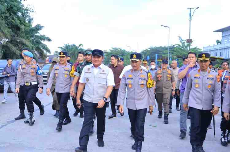 Herman Deru memimpin Apel Kegiatan Program Belida Polda Sumsel (Bersih Lingkungan dan Asri) di Terminal Timbangan Indralaya, Kabupaten Ogan Ilir, Sabtu (28/2/2026).