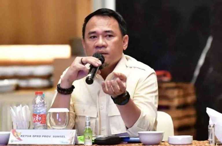 Ketua DPRD Sumatera Selatan, Andie Dinialdie, memberikan klarifikasi terkait isu pengadaan meja biliar di rumah dinas pimpinan DPRD Provinsi Sumatera Selatan