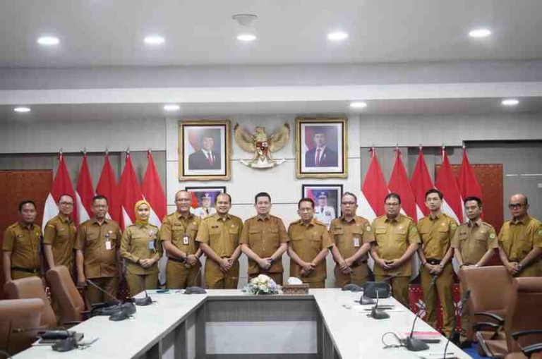 Rapat Koordinasi Pembahasan Prioritas Pembangunan Kabupaten Musi Banyuasin di Ruang Rapat Bina Praja Provinsi Sumatera Selatan, Senin (9/3/2026) yang pada kesempatan itu dihadiri Pj Sekda Muba Drs Syafaruddin MSi.