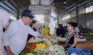 H M Toha Tohet SH mengajak seluruh jajaran pejabat pemerintah serta masyarakat untuk memprioritaskan belanja di pasar tradisional.