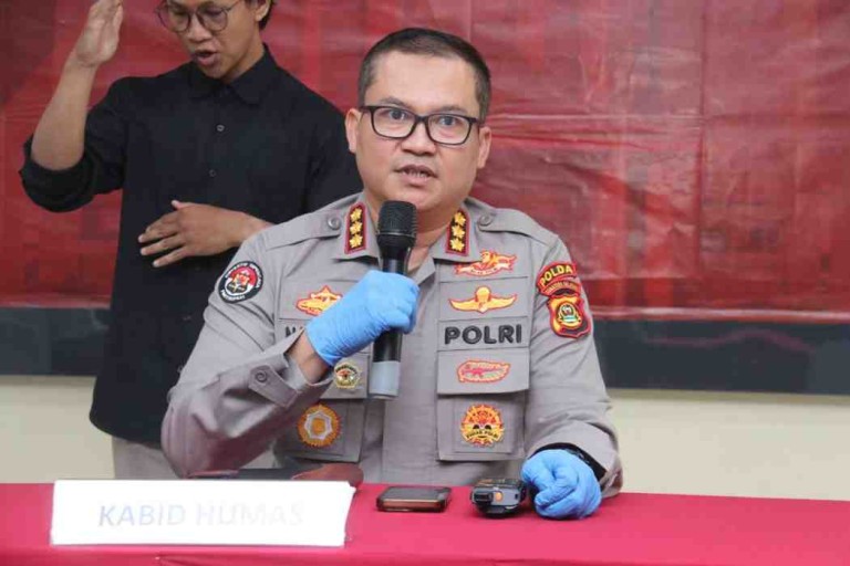 Polda Sumatera Selatan memperkuat pengamanan arus mudik nasional melalui penanganan cepat kemacetan di Jalan Lintas Timur (Jalintim) Palembang–Jambi, jalur vital penghubung Sumatera.