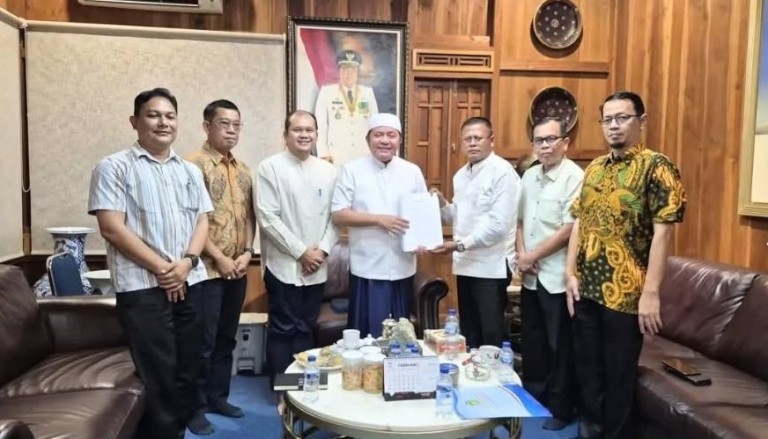 Wali Kota Prabumulih H. Arlan melaksanakan audiensi dengan Gubernur Sumatera Selatan terkait usulan Bantuan Keuangan Bersifat Khusus (BKBK) bagi Pemerintah Kota Prabumulih.