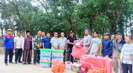 Wali Kota Prabumulih, H. Arlan, memberikan bantuan kepada para santri yang terdampak musibah kebakaran tersebut sebagai bentuk empati dan dukungan moral agar mereka tetap kuat menghadapi cobaan.