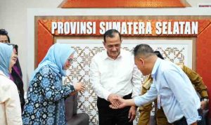 Edward Candra, memimpin langsung rapat perencanaan kegiatan tersebut yang digelar di Ruang Tamu Sekda Sumsel, Senin (30/3/2026).