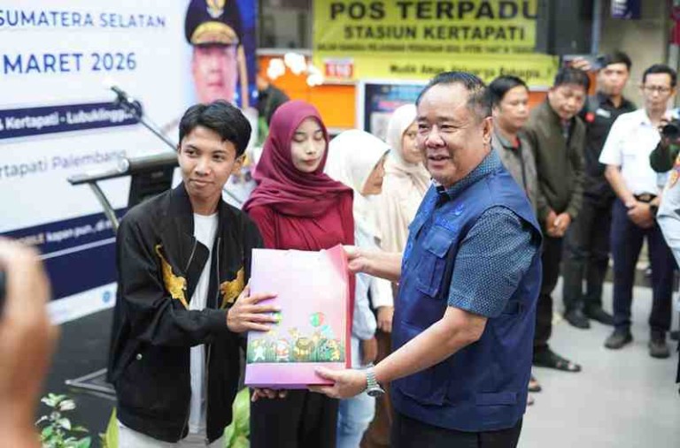 Pelepasan program Mudik Gratis Lebaran 2026 yang digelar Pemerintah Provinsi Sumatera Selatan di Stasiun Kertapati, Selasa (17/3/2026).