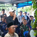 Warga Talang Banan, Kelurahan Burung Dinang, Kecamatan Dempo Utara, Kota Pagar Alam, menggelar tasyakuran sebagai bentuk rasa syukur setelah jalan penghubung di kawasan tersebut akhirnya diperbaiki dan diaspal oleh pemerintah daerah. (MUSINEWS.ID/HAIRUDIN)