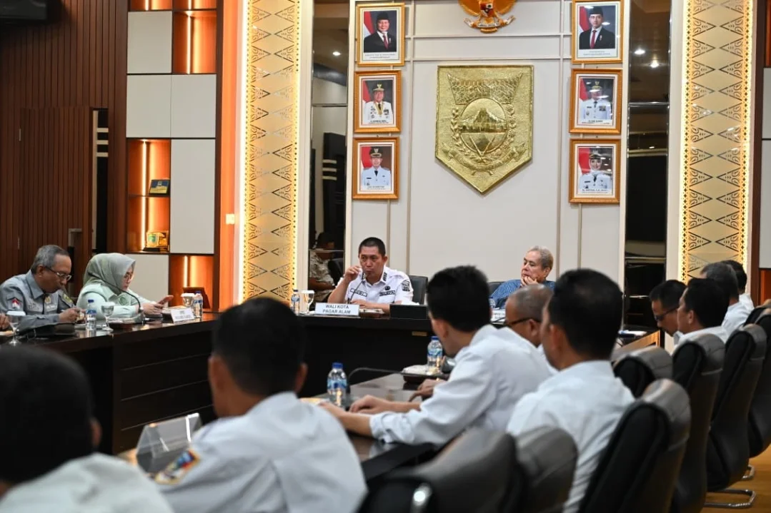 Wali Kota Pagar Alam, Ludi Oliansyah, saat menerima kunjungan kerja ke Kota Pagar Alam, hari Rabu, tanggal 14 Januari 2026, di Ruang Rapat Besemah I Sekretariat Daerah (Setda) Kota Pagar Alam. (MUSINEWS.ID/HAIRUDIN)