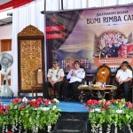 Wali Kota Pagar Alam Ludi Oliansyah bersama Wakil Wali Kota Hj. Bertha menghadiri kegiatan Silaturahmi Budaya Bumi Rimba Candi yang digelar di Kelurahan Candi Jaya, Kecamatan Dempo Tengah, Kota Pagar Alam, Rabu (21/01/2026).