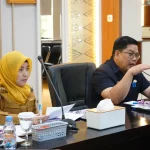 Wakil Wali Kota Pagar Alam, Hj. Bertha, didampingi Sekretaris Daerah (Sekda), Zaily Oktosab, memimpin rapat pembahasan dan penyelarasan data dukung Laporan Kinerja Instansi Pemerintah (LKjIP) Tahun 2025–2026 di Ruang Rapat Besemah Satu, hari Selasa, tanggal 6 Januari 2026. (MUSINEWS.ID/HAIRUDIN)