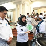 Wakil Wali Kota (Wawako) Pagar Alam, Hj. Bertha, secara resmi melepas tim relawan Majelis Ulama Indonesia (MUI) Kota Pagar Alam untuk peduli bencana alam di Provinsi Sumatra Barat (Sumbar), pada hari Rabu sore, tanggal 7 Januari 2026, di Rumah Dinas Wali Kota Pagar Alam. (MUSINEWS.ID/HAIRUDIN)