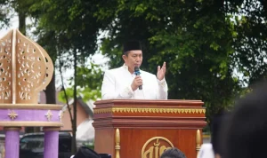 Wali Kota Pagar Alam, Ludi Oliansyah, melaksanakan Shalat Idul Fitri 1 Syawal 1447 Hijriah, pada hari Sabtu, tanggal 21 Maret 2026 di Lapangan Merdeka Alun-Alun Utara. (MUSINEWS.ID/HAIRUDIN) Wali Kota Pagar Alam, Ludi Oliansyah, melaksanakan Shalat Idul Fitri 1 Syawal 1447 Hijriah, pada hari Sabtu, tanggal 21 Maret 2026 di Lapangan Merdeka Alun-Alun Utara. (MUSINEWS.ID/HAIRUDIN)
