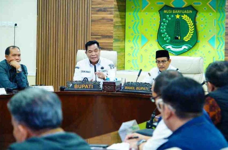 Rapat terkait dengan Penanggulangan Kegiatan Ilegal Drilling di Areal HGU PT. Hindoli, Rabu (11/3/2025) di Ruang Rapat Serasan Sekate.