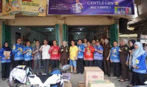 Pemerintah Kabupaten Ogan Komering Ilir (OKI) melalui Tim Pengendalian Inflasi Daerah (TPID) bersama instansi terkait melakukan inspeksi mendadak (sidak) ke sejumlah agen sembako di Pasar Kayuagung, Kamis (12/3/2026).