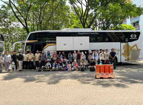 Sebanyak 7 bus dan 2 speed boat siap membawa pulang mahasiswa dan warga Muba yang berada di perantauan ke kampung halaman, menyambut Hari Raya Idul Fitri untuk berkumpul bersama keluarga tercinta.