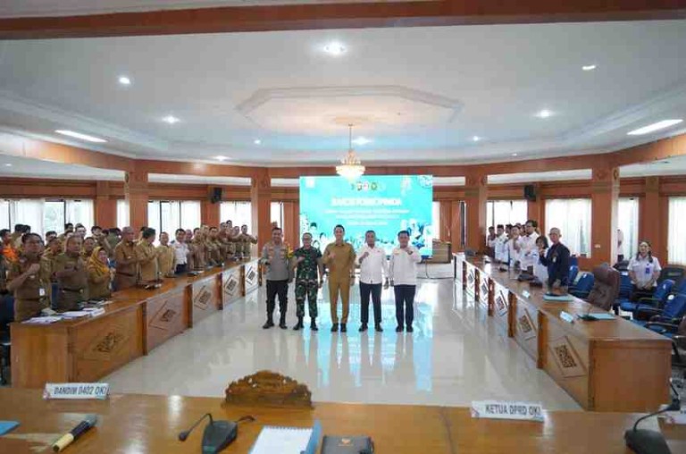 Forum Komunikasi Pimpinan Daerah (Forkopimda) Kabupaten Ogan Komering Ilir (OKI) memperkuat kesiapsiagaan dan koordinasi lintas sektor guna menjaga stabilitas keamanan dan ketertiban masyarakat (kamtibmas) menjelang Hari Raya Idul Fitri 1447 Hijriah. Senin,(16/3).