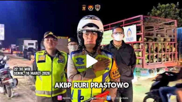 Kapolres Muba, AKBP Ruri Prastowo, bahkan turun langsung ke lapangan, untuk mengatur arus lalu lintas dan menertibkan kendaraan yang melawan arus.