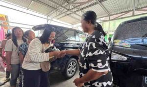 Jemaat Gereja Protestan Injil Nusantara (GPIN) “Serasan Sekate” Sekayu membagikan bingkisan Lebaran kepada masyarakat, Rabu (18/3/2026). Jemaat Gereja Protestan Injil Nusantara (GPIN) “Serasan Sekate” Sekayu membagikan bingkisan Lebaran kepada masyarakat, Rabu (18/3/2026).