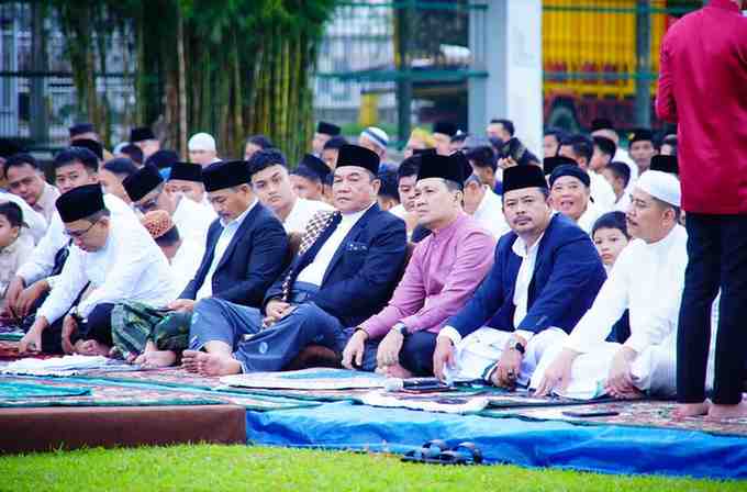 Melaksanakan Sholat Hari Raya Idul Fitri 1447 H, Sabtu (21/3/2026).
