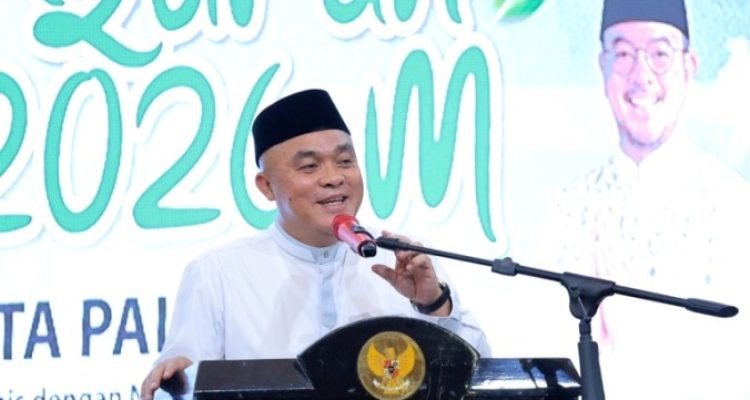 Sekretaris Daerah (Sekda) Kota Palembang, Aprizal Hasyim, saat menghadiri kegiatan sholat Isya dan Tarawih berjamaah yang dirangkaikan dengan peringatan Nuzulul Qur’an di Masjid Darussaid, hari Sabtu, 7 Maret 2026. (MUSINEWS.ID/HAIRUDIN)