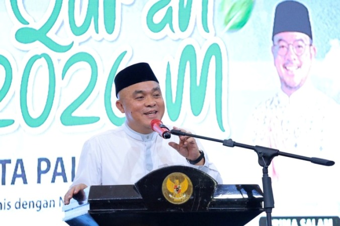 Sekretaris Daerah (Sekda) Kota Palembang, Aprizal Hasyim, saat menghadiri kegiatan sholat Isya dan Tarawih berjamaah yang dirangkaikan dengan peringatan Nuzulul Qur’an di Masjid Darussaid, hari Sabtu, 7 Maret 2026. (MUSINEWS.ID/HAIRUDIN)