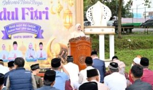 Wakil Wali Kota (Wawako) Pagar Alam, Hj. Bertha, memberikan sambutan singkat pada pelaksanaan shalat Idul Fitri 1447 Hijriah di Lapangan Sepak Bola Terminal Kota Pagar Alam, pada hari Sabtu, tanggal 21 Maret 2026. (MUSINEWS.ID/HAIRUDIN) Wakil Wali Kota (Wawako) Pagar Alam, Hj. Bertha, memberikan sambutan singkat pada pelaksanaan shalat Idul Fitri 1447 Hijriah di Lapangan Sepak Bola Terminal Kota Pagar Alam, pada hari Sabtu, tanggal 21 Maret 2026. (MUSINEWS.ID/HAIRUDIN)