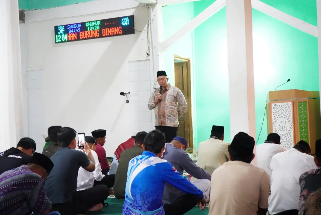 Wali Kota (Wako) Pagar Alam, Ludi Oliansyah, bersama jajaran Pemerintah Kota (Pemkot), melaksanakan kegiatan Safari Jumat di Masjid Jami' Al Huda yang berlokasi di kawasan Tanjung Keling, Kelurahan Burung Dinang, Kecamatan Dempo Utara, hari Jum'at, tanggal 23 Januari 2026. (MUSINEWS.ID/HAIRUDIN)