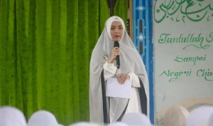 Wakil Wali Kota (Wawako) Pagar Alam, Hj. Bertha, menghadiri Tabligh Akbar Isra’ Mi’raj Nabi Muhammad SAW 1447 Hijriah / 2026 Masehi, yang digelar oleh Pondok Pesantren (Ponpes) Daarul Kutub El-Gontori, Kota Pagar Alam, pada hari Sabtu pagi, tanggal 10 Januari 2026. (MUSINEWS.ID/HAIRUDIN)
