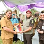 Wali Kota Pagar Alam, Ludi Oliansyah, bersama Kepala Kejaksaan Tinggi (Kajati) Sumatra Selatan (Sumsel), Ketut Sumedana, melaksanakan peletakan batu pertama pembangunan Ghumah Baghi Restorative Justice di kawasan Eks MTQ Gunung Gare, Kota Pagar Alam, hari Selasa, tanggal 27 Januari 2026. (MUSINEWS.ID/HAIRUDIN)