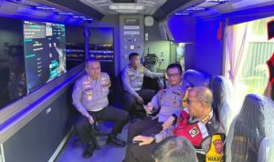 Karo Ops Polda Sumsel sekaligus Karendal Opsda, Kombes. Pol. Muhammad Anis Prasetio Santoso, memimpin pengamanan arus mudik dengan menurunkan langsung Mobile Command Center (MCC) di titik kemacetan strategis Jalintim Betung. (MUSINEWS.ID/TRY)