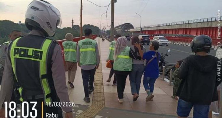 Kepolisian Daerah (Polda) Sumatra Selatan (Sumsel) melalui Command Center, berhasil menyelamatkan seorang perempuan yang berada dalam kondisi krisis di kawasan Jembatan Ampera, pada hari Rabu sore, tanggal 18 Maret 2026. (MUSINEWS.ID/TRI RICKI)