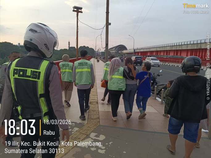 Kepolisian Daerah (Polda) Sumatra Selatan (Sumsel) melalui Command Center, berhasil menyelamatkan seorang perempuan yang berada dalam kondisi krisis di kawasan Jembatan Ampera, pada hari Rabu sore, tanggal 18 Maret 2026. (MUSINEWS.ID/TRI RICKI)