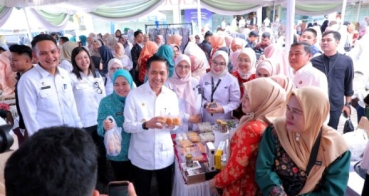 Wali Kota Palembang, Ratu Dewa, saat menghadiri bazar ramadhan tahun 2026 yang digelar di halaman kantor Sekretariat Daerah Kota Palembang, hari Rabu, tanggal 4 Maret 2026. (MUSINEWS.ID/HAIRUDIN)