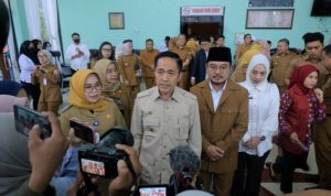 Wali Kota Palembang, Ratu Dewa, bersama Wakil Wali Kota, Prima Salam, memberikan penjelasan kepada wartawan terkait Program Makan Bergizi Gratis, hari Senin, 2 Maret 2026. (MUSINEWS.ID/HAIRUDIN)
