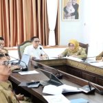 Wali Kota Palembang, Ratu Dewa, saat mendengarkan paparan program kerja RSUD Gandus yang digelar di Ruang Vidcon, Rumah Dinas Wali Kota, hari Selasa, 3 Maret 2026. (MUSINEWS.ID/HAIRUDIN)