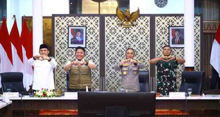 Herman Deru memimpin Rapat Koordinasi (Rakor) lintas sektoral dalam rangka kesiapan pelaksanaan Operasi Ketupat Musi 2026 serta pelayanan masyarakat selama perayaan Idul Fitri 1447 Hijriah.