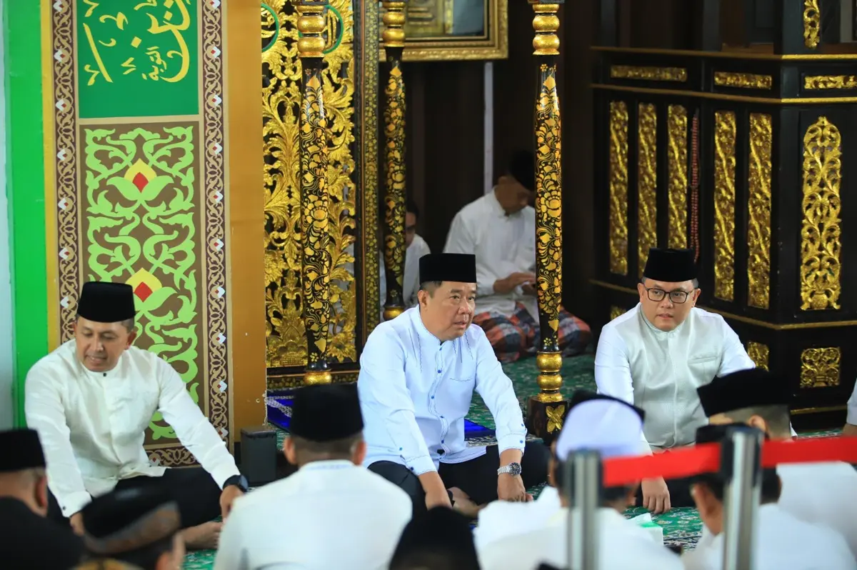 Acara pembacaan Yasin dan Tahlil ini juga dihadiri langsung oleh Wakil Gubernur Sumatera Selatan, H. Cik Ujang, S.H., beserta jajaran kepala Organisasi Perangkat Daerah (OPD) di lingkungan Pemerintah Provinsi Sumsel.