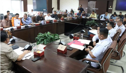 Ir. Dipe Anom, memimpin Rapat Dengar Pendapat (RDP) yang digelar di Ruang Rapat DPRD Kota Prabumulih.