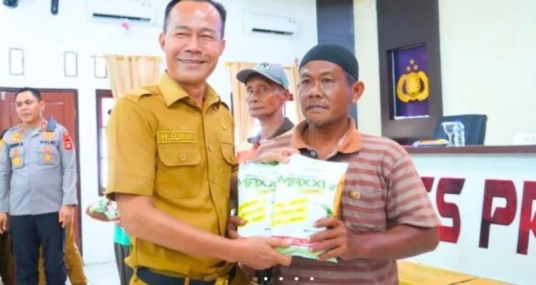 Salah satu langkah konkret diwujudkan melalui penyaluran bantuan benih jagung dari Kementerian Pertanian Republik Indonesia kepada kelompok tani di wilayah hukum Polres Prabumulih, Selasa (14/04/2026).