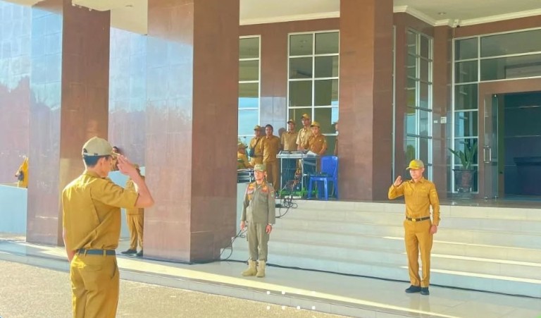 Pemerintah Kota Prabumulih menggelar apel pagi yang diikuti seluruh Aparatur Sipil Negara (ASN) di lingkungan pemkot, Senin (13/04/2026).