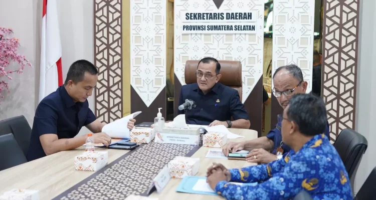 Sekretaris Daerah (Sekda) Provinsi Sumatera Selatan, Edward Candra menghadiri Rapat Koordinasi (Rakor) terkait Desk Koordinasi Penanganan Kebakaran Hutan dan Lahan (Karhutla) Tahun 2026.