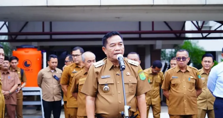 HM Toha Tohet SH, menegaskan bahwa kondisi fiskal yang terbatas tidak menjadi alasan untuk menunda perbaikan infrastruktur yang menyangkut kebutuhan dasar masyarakat.