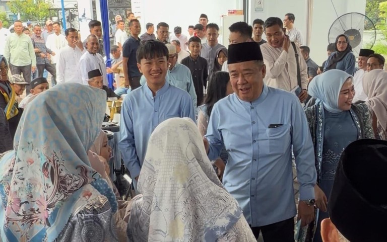 Cik Ujang, memanfaatkan momentum Hari Raya Idul Fitri 1447 Hijriah/2026, pulang kampung ke tanah kelahirannya di Kabupaten Lahat.