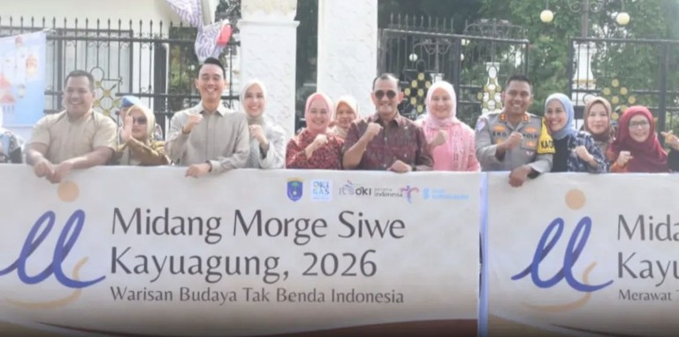Dr. Drs. H Edward Candra,M.H, menghadiri langsung tradisi budaya Midang Morge Siwe yang digelar di Kayuagung, Kabupaten Ogan Komering Ilir.