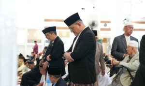 Drs. H. Edward Candra, MH melaksanakan Sholat Idul Fitri 1 Syawal 1447 H / 2026 M bersama para pejabat pendamping di Masjid Raya Taqwa Palembang (Sabtu, 21/3/2026). Drs. H. Edward Candra, MH melaksanakan Sholat Idul Fitri 1 Syawal 1447 H / 2026 M bersama para pejabat pendamping di Masjid Raya Taqwa Palembang (Sabtu, 21/3/2026).