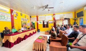 Kepala Desa Sinar Rambang saat sosialisasi program penebasan lahan gratis untuk petani