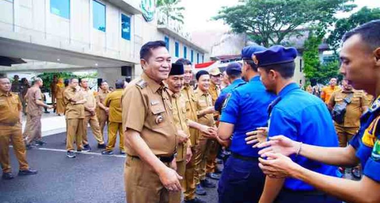 H. M. Toha menyampaikan pesan tegas kepada seluruh Aparatur Sipil Negara (ASN). Ia mengingatkan agar praktik pungutan liar (pungli) tidak lagi terjadi serta menekankan pentingnya bekerja dengan penuh keikhlasan dalam melayani masyarakat.