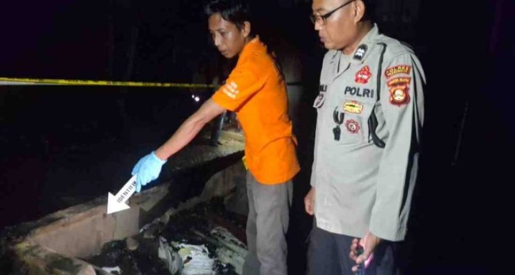 Kebakaran yang melanda makam keramat Puyang Ratu Pase di Kelurahan Gunung Ibul Induk, Kecamatan Prabumulih Timur, Kota Prabumulih, Minggu (5/4/2026) malam, menjadi perhatian serius aparat dan masyarakat.