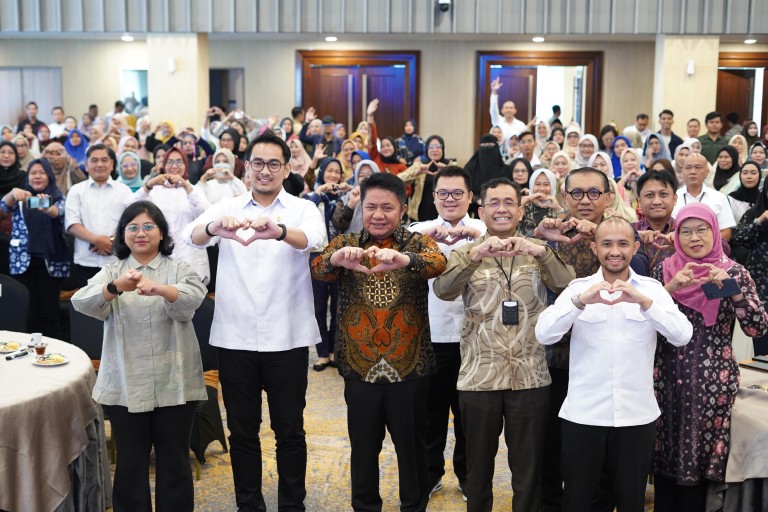 H. Herman Deru, saat menghadiri AIM ASEAN Roadshow dalam rangka pelatihan AI untuk UMKM guna mencetak 100.000 Sultan Muda Sumsel, bertempat di Kantor OJK Sumsel, Rabu (8/4/2026).